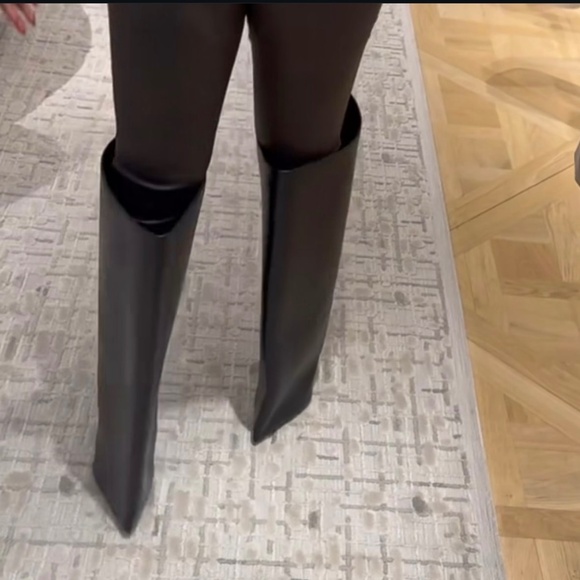 Balance heel boot - Picture 1 of 1